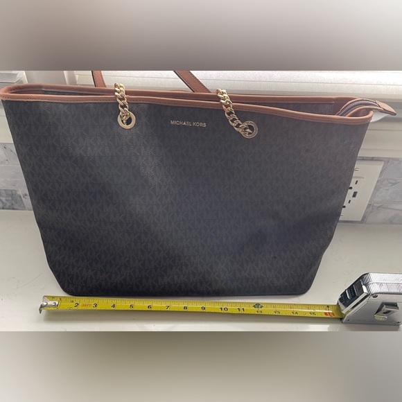 Michael Kors Jet Set Chain Laptop Tote - Picture 12 of 15